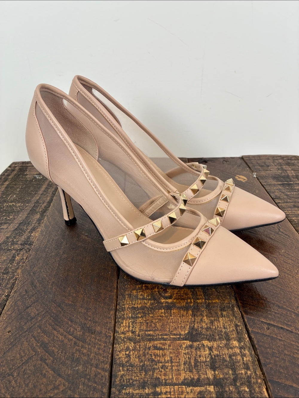 Marc Fisher Women’s 7 Beige Mesh Pointed-Toe Studded Pumps Edgy Nude Closed Toe